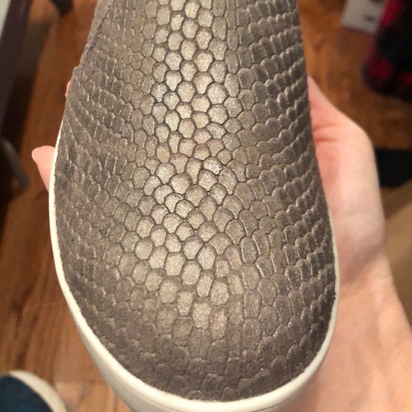 Dr. Scholls NIB grey snake slides. Never worn! Sz6 - Picture 6 of 6